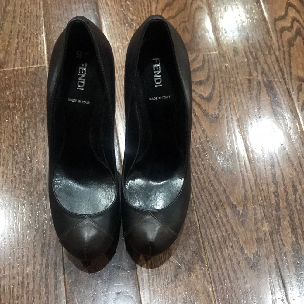 FENDI size 9.5 high heels shoes